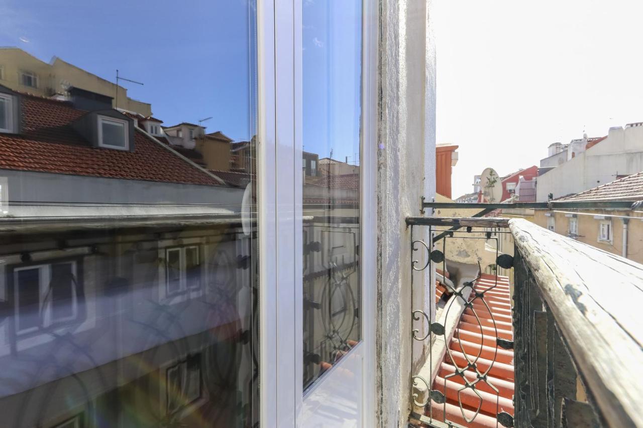 Chiado Views By Homing Apartment Lisbon Bagian luar foto