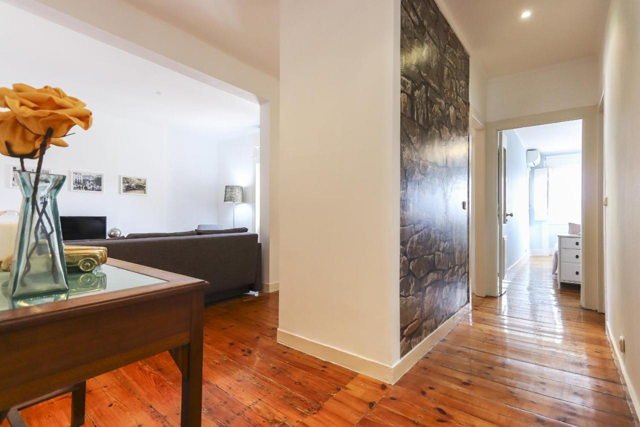 Chiado Views By Homing Apartment Lisbon Bagian luar foto
